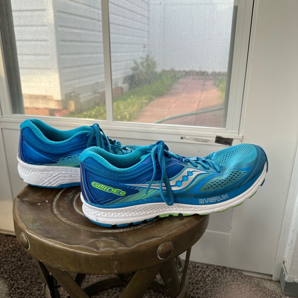 Saucony, Running Shoes & Gear, Guide 10. - Picture 3 of 5
